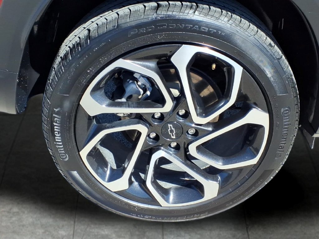 Used 2025 Chevrolet Trax RS w/ Sunroof Package FWD image 9