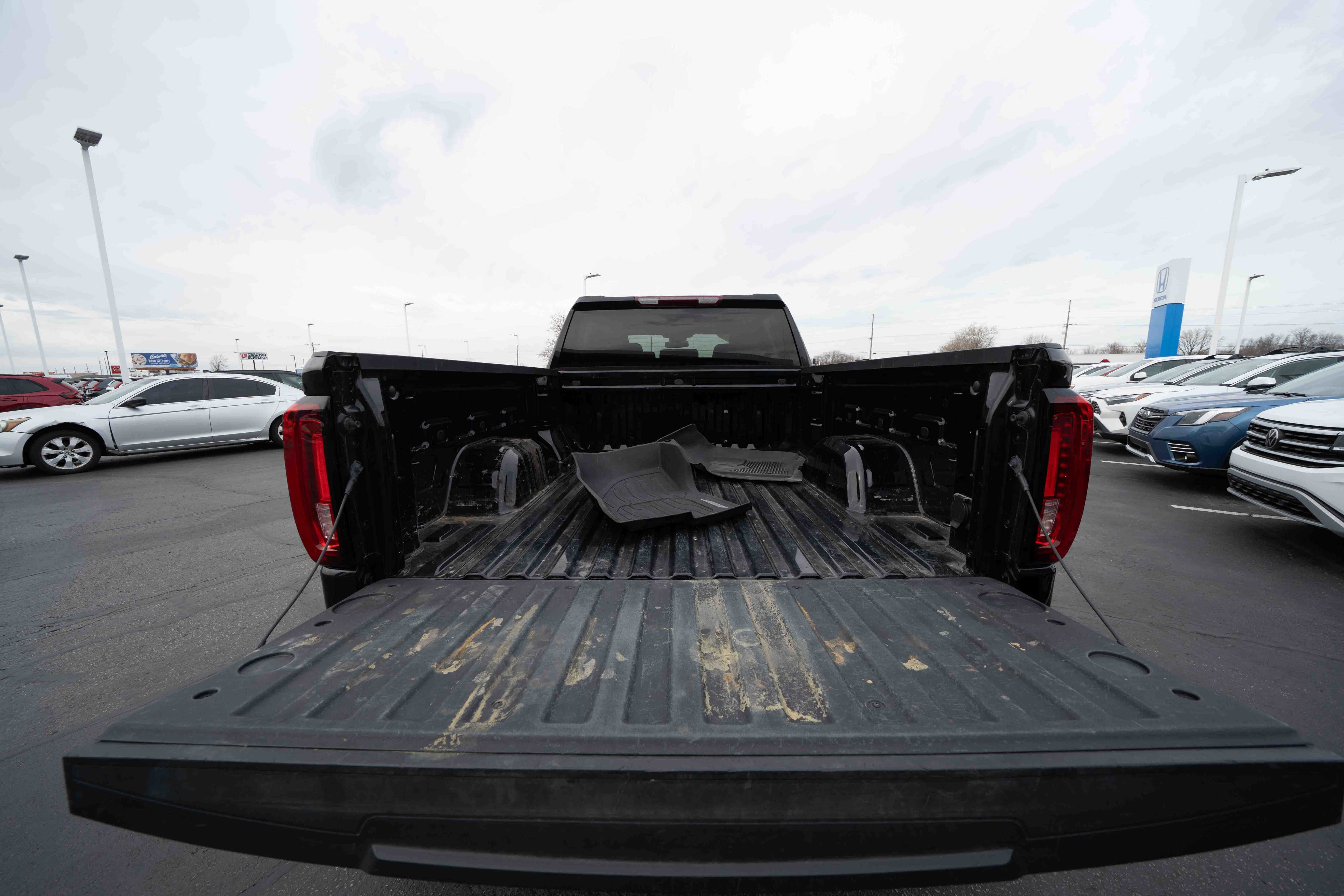 Used 2023 GMC Sierra 1500 SLT AWD/4WD image 27