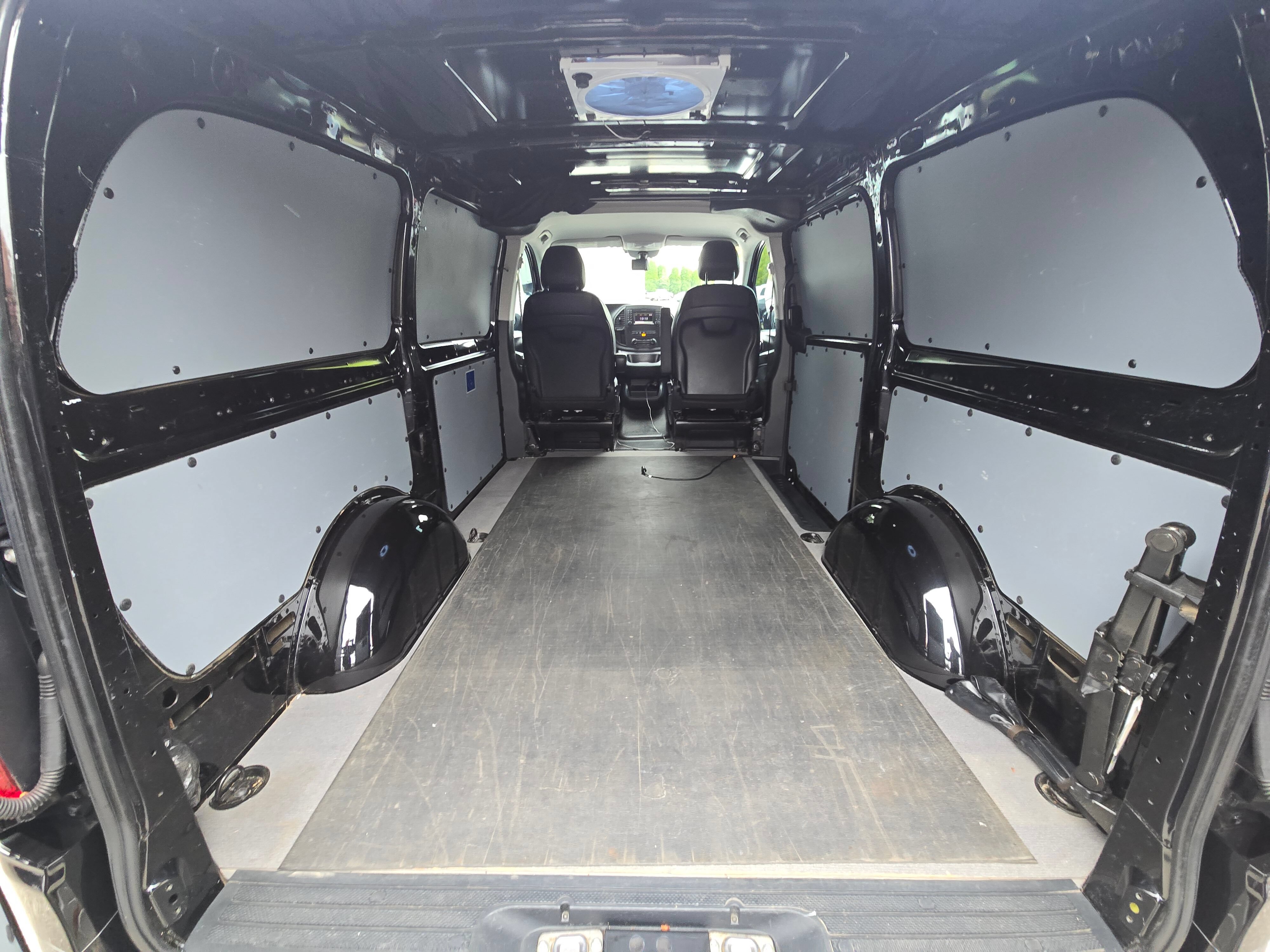 Used 2017 Mercedes-Benz Metris image 18
