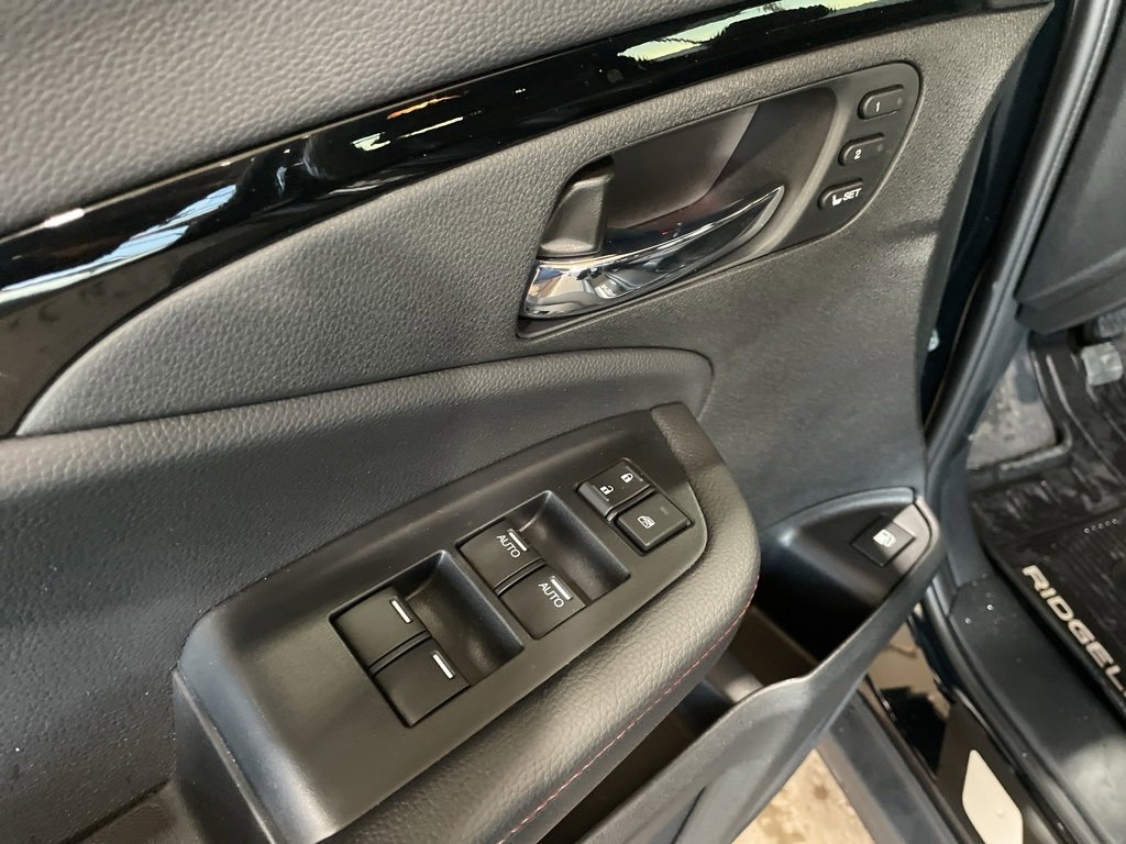 Used 2025 Honda Ridgeline Black Edition image 15