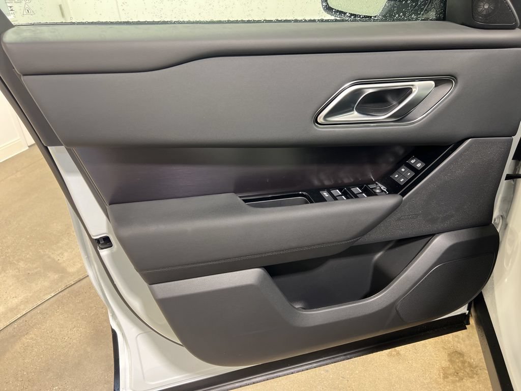 Used 2026 Land Rover Range Rover Velar Dynamic SE AWD/4WD image 9