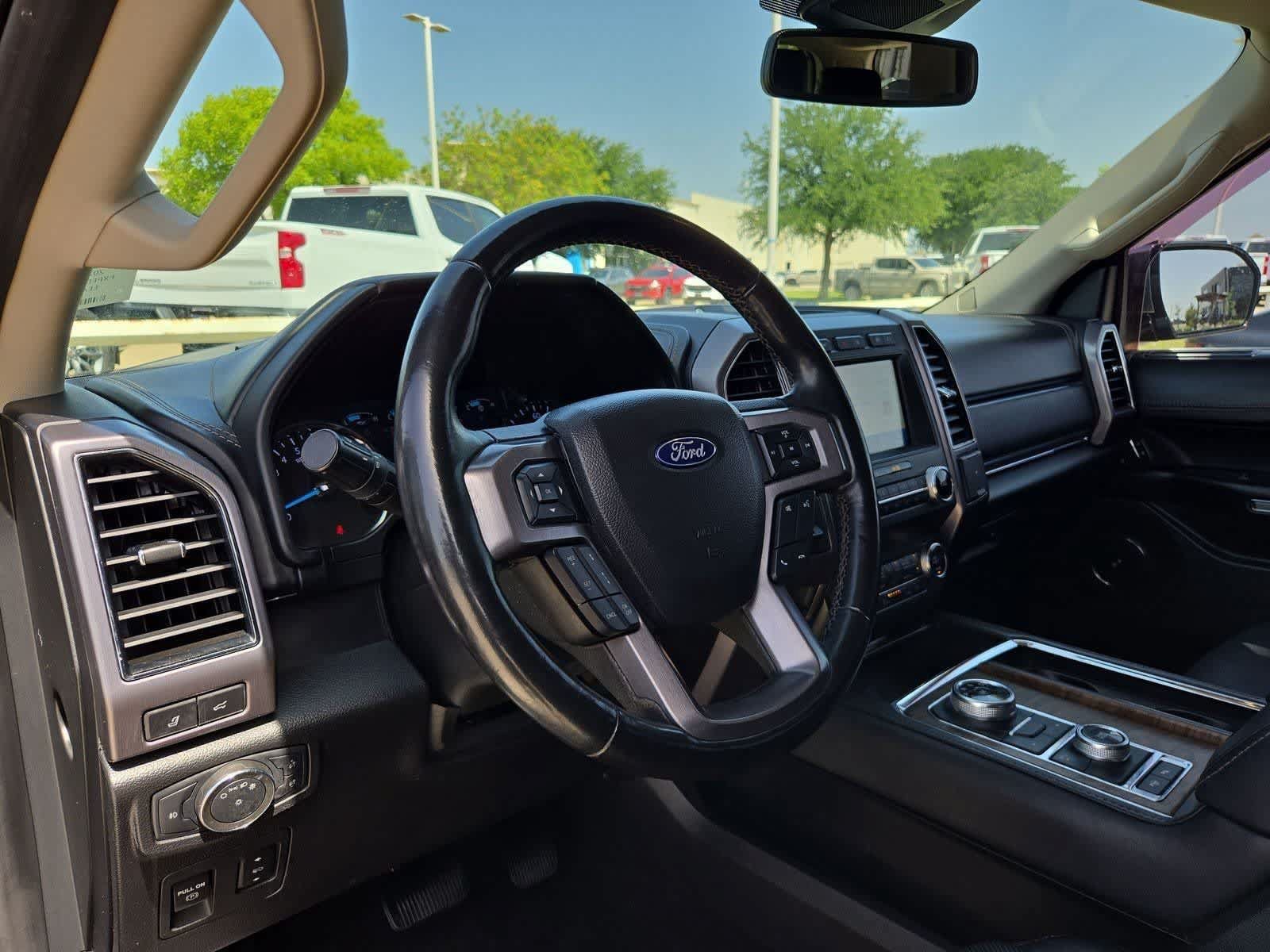 Used 2020 Ford Expedition Platinum AWD/4WD image 2
