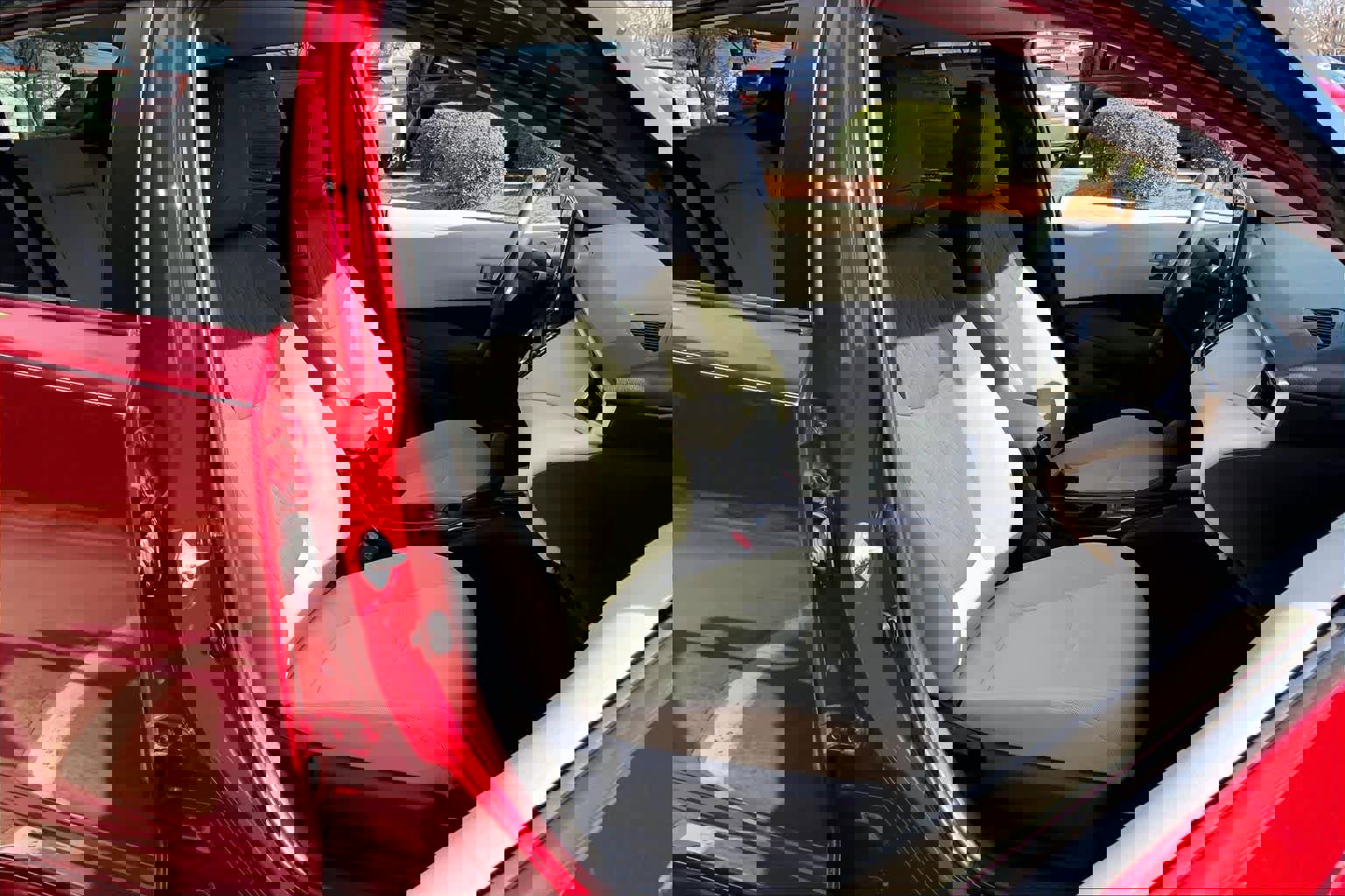 Used 2022 Toyota Corolla LE image 9