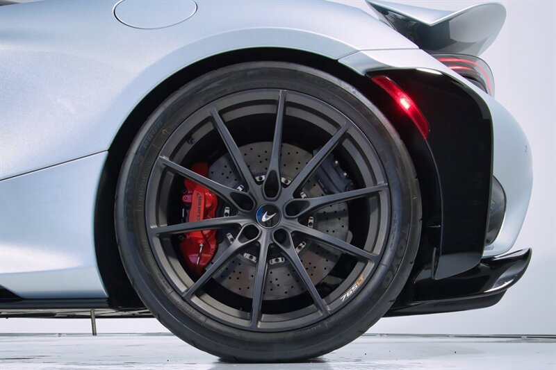 Used 2022 McLaren 765LT RWD image 10
