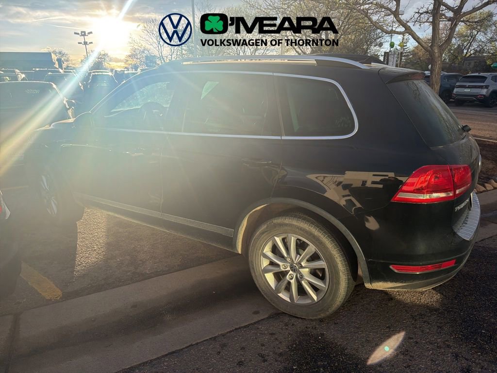 Used 2013 Volkswagen Touareg Sport image 3