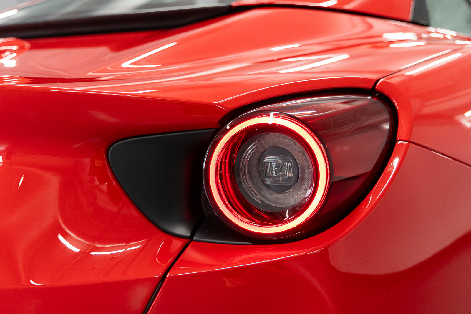 Used 2020 Ferrari Portofino RWD image 26