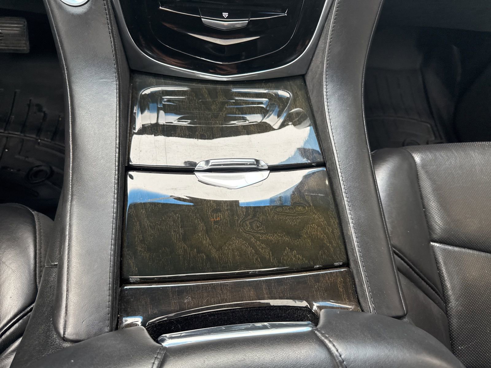 Used 2017 Cadillac Escalade ESV Platinum image 31