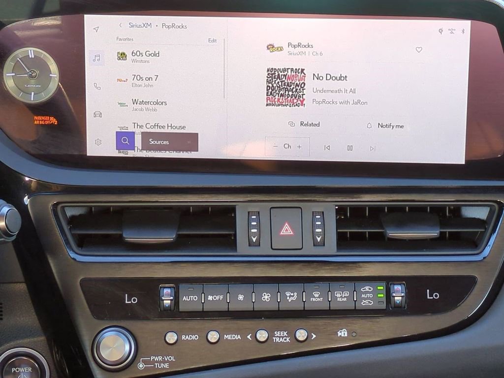 Used 2023 Lexus ES 300h w/ Premium Package image 17