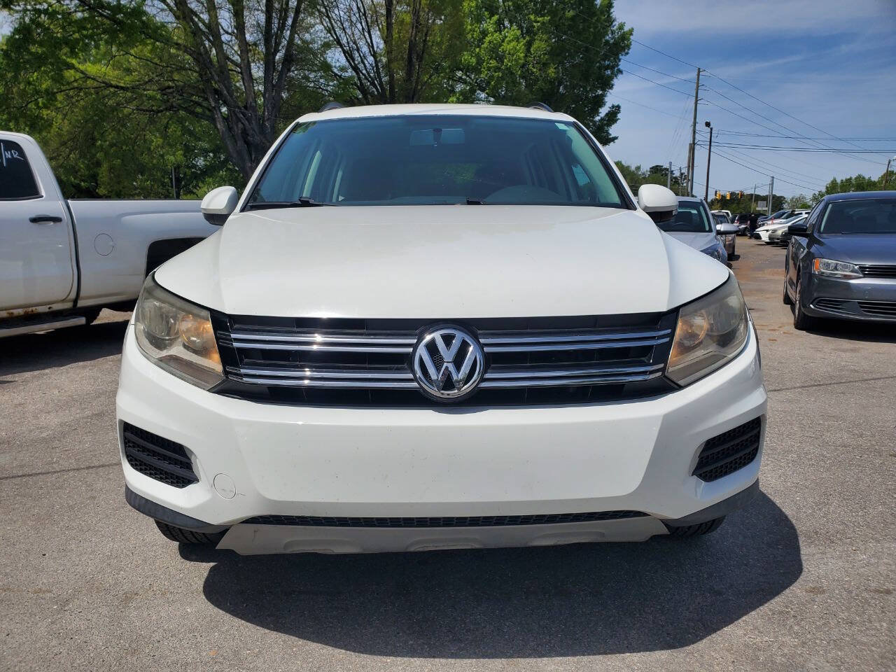 Used 2015 Volkswagen Tiguan S FWD image 2