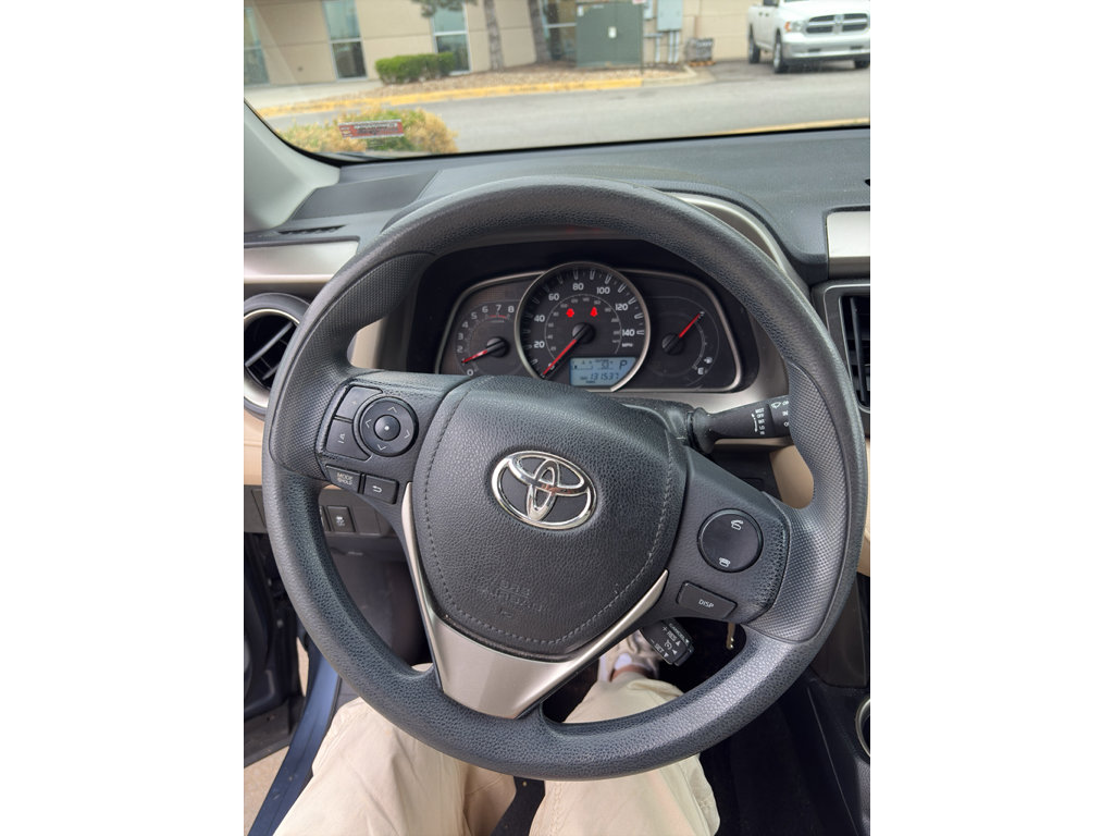 Used 2013 Toyota RAV4 LE FWD image 7