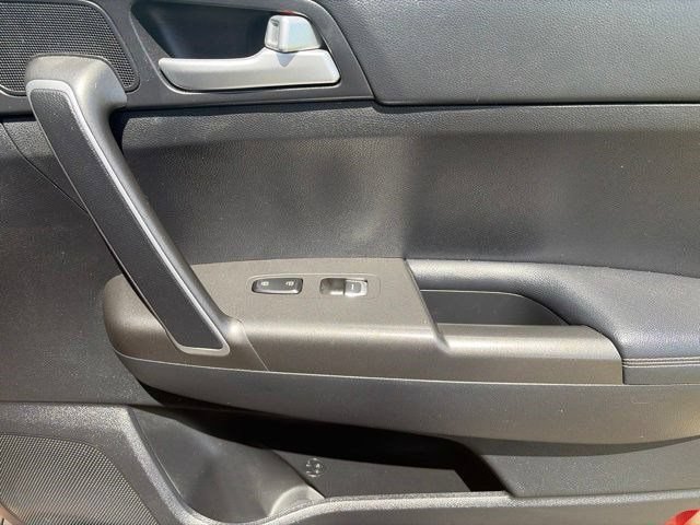 Used 2020 Kia Sportage LX FWD image 38