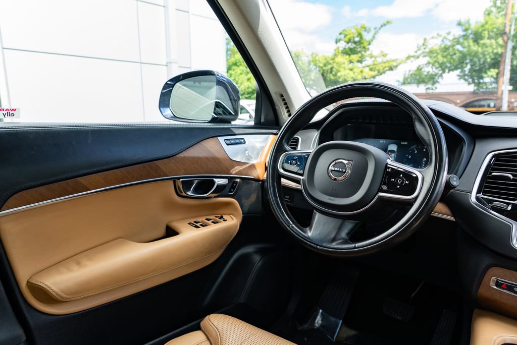 Used 2016 Volvo XC90 T6 Inscription w/ Vision Package AWD/4WD image 12