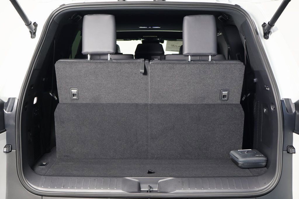 New 2026 Lexus LX 600 4WD w/ Luxury Package image 9