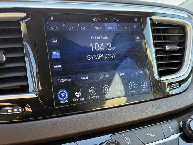 Certified 2017 Chrysler Pacifica Touring-L image 22