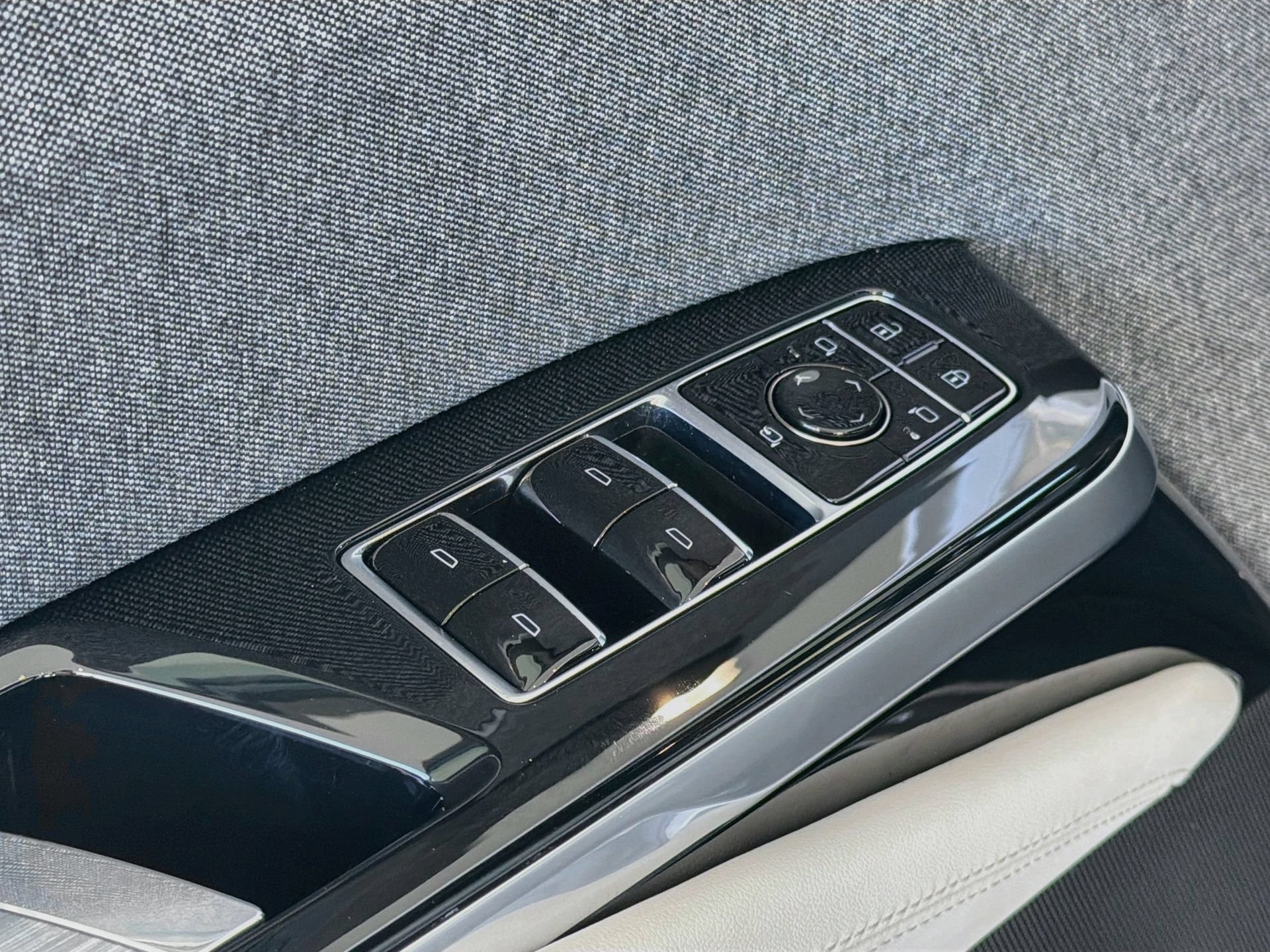 Used 2025 Cadillac Escalade ESV Sport Platinum AWD/4WD image 24