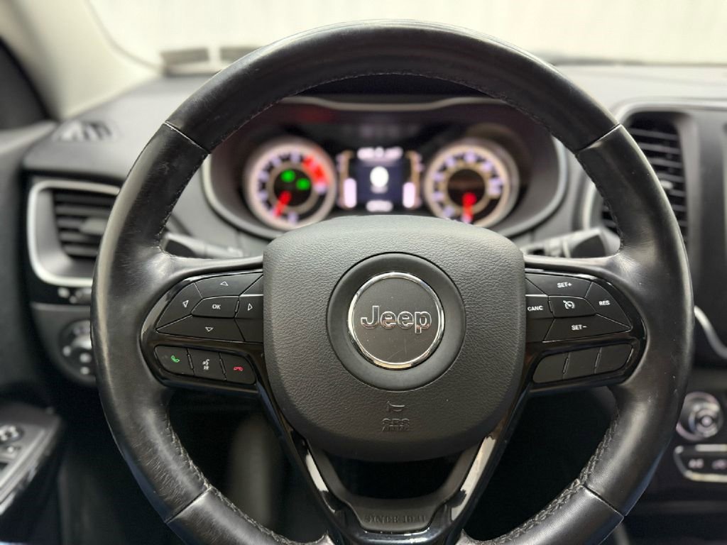 Used 2020 Jeep Cherokee Latitude Plus image 12