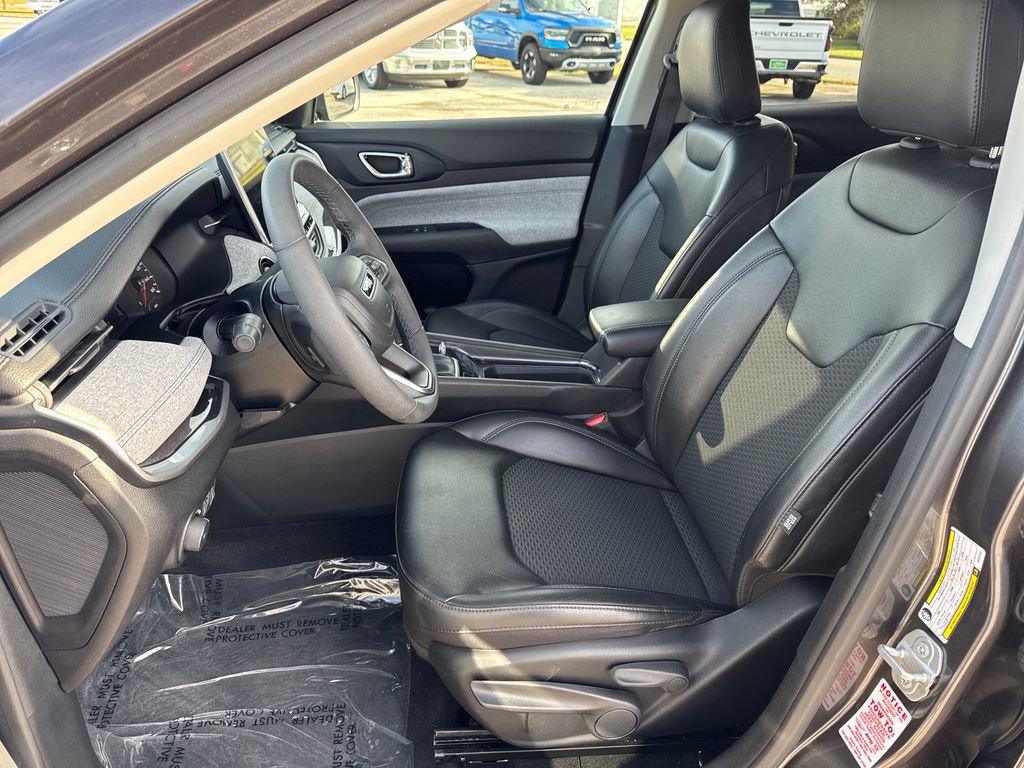 Certified 2022 Jeep Compass Latitude image 11