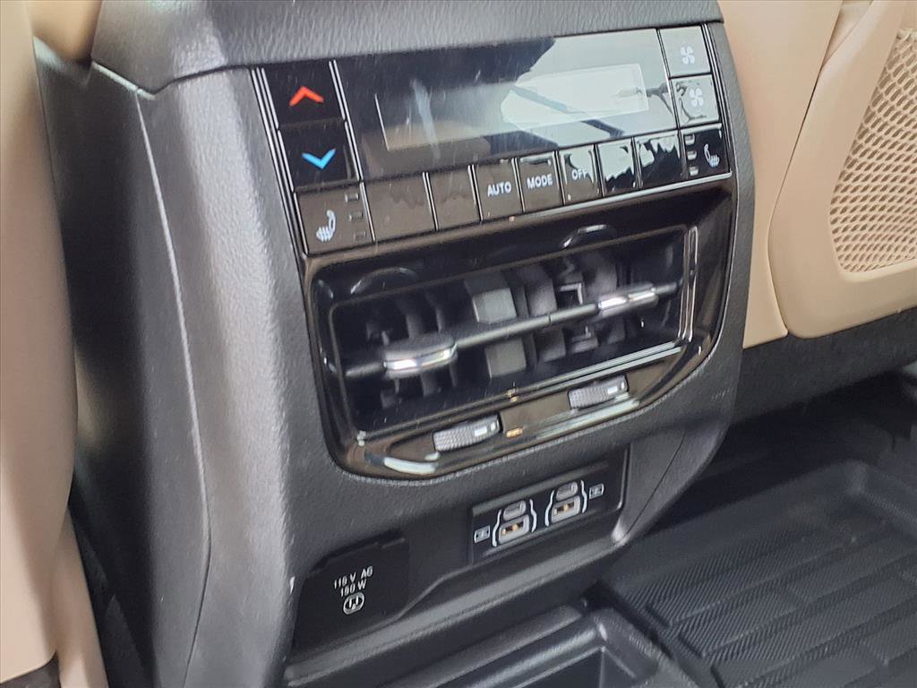 Used 2023 Jeep Grand Cherokee L Limited image 13