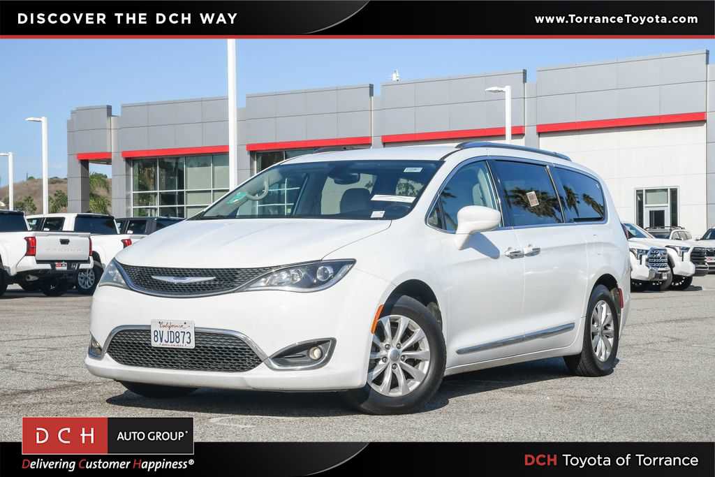Used 2018 Chrysler Pacifica Touring-L Plus FWD video 1