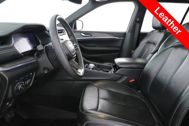 Used 2022 Jeep Grand Cherokee Overland AWD/4WD image 16