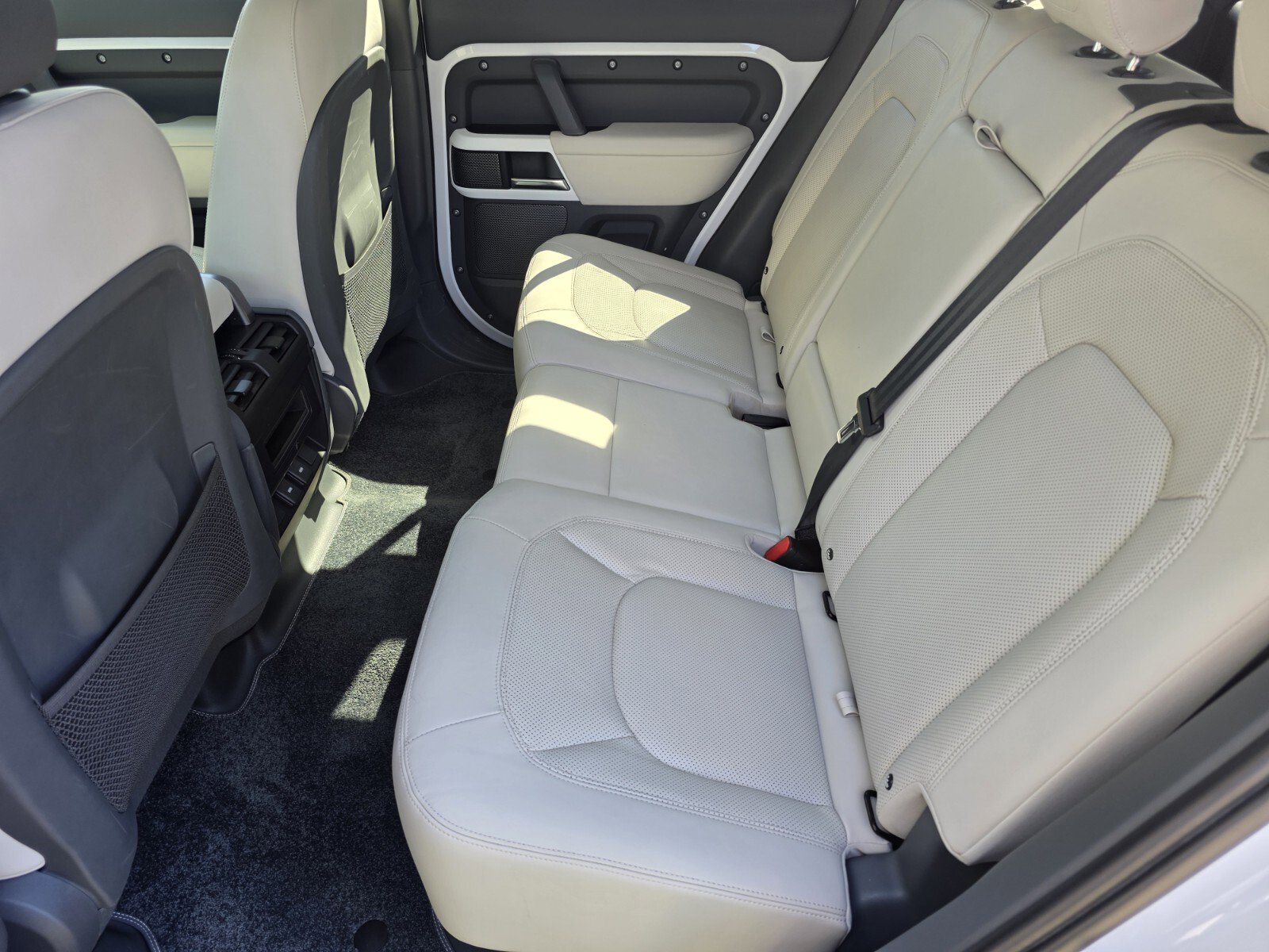 Used 2023 Land Rover Defender 110 SE AWD/4WD image 14
