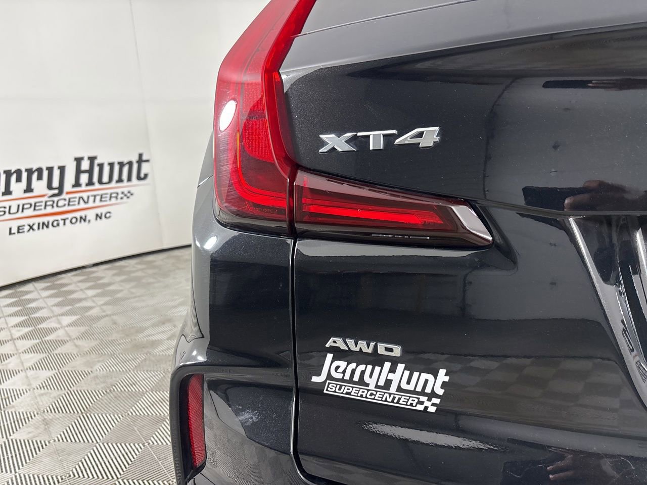 Used 2024 Cadillac XT4 Luxury w/ Cold Weather Package image 31