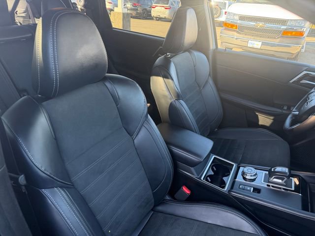 Used 2024 Mitsubishi Outlander SE Black Edition image 36