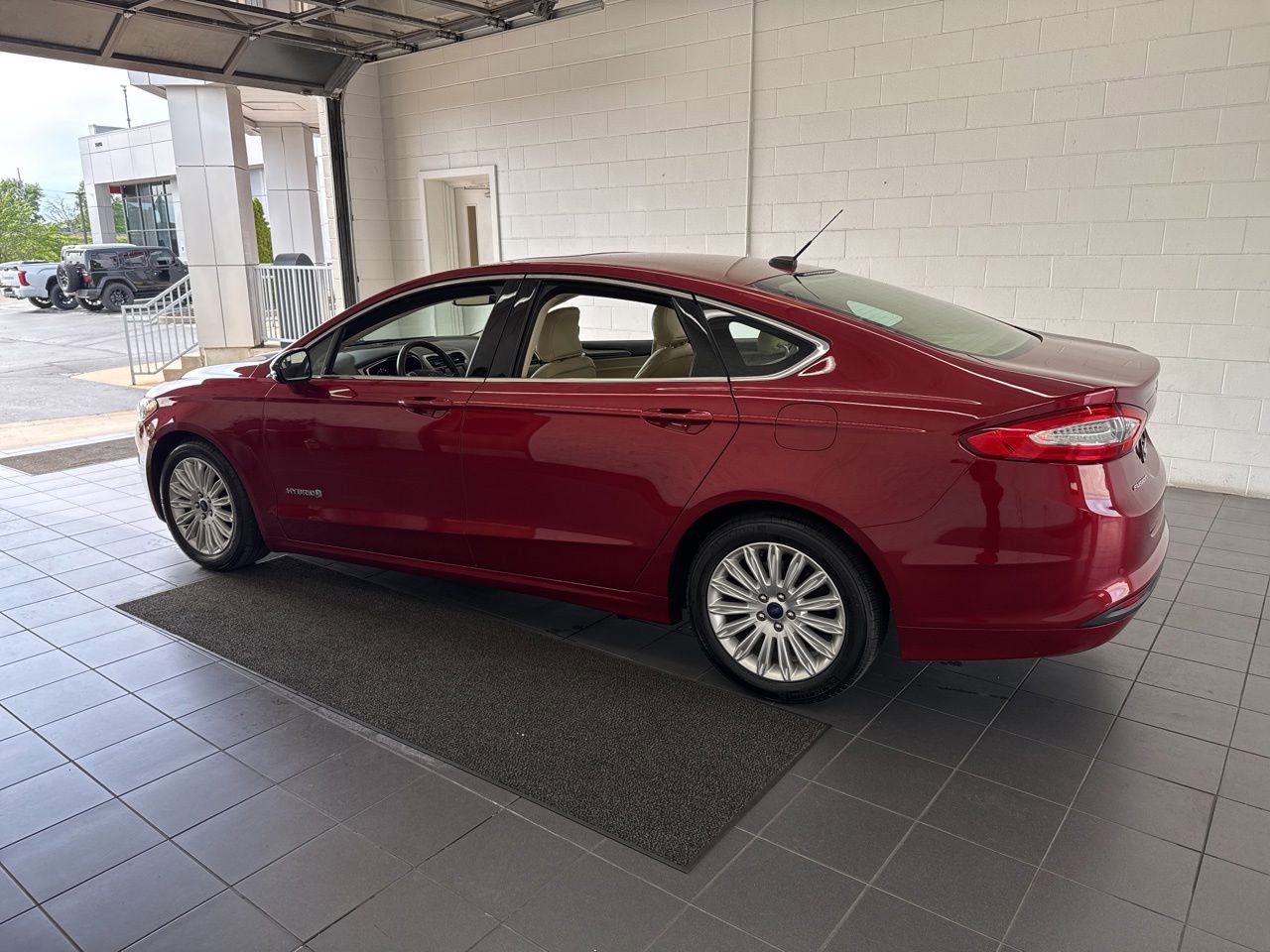 Used 2016 Ford Fusion SE w/ Equipment Group 502A FWD image 5