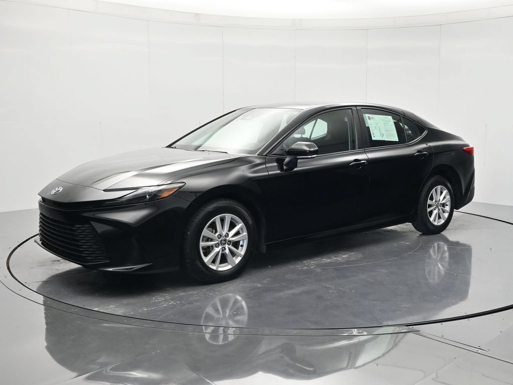 Used 2025 Toyota Camry LE FWD image 1