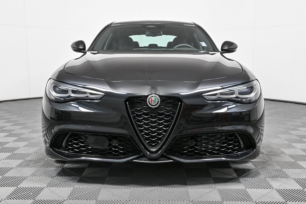 New 2025 Alfa Romeo Giulia w/ Driving Assist Package image 32
