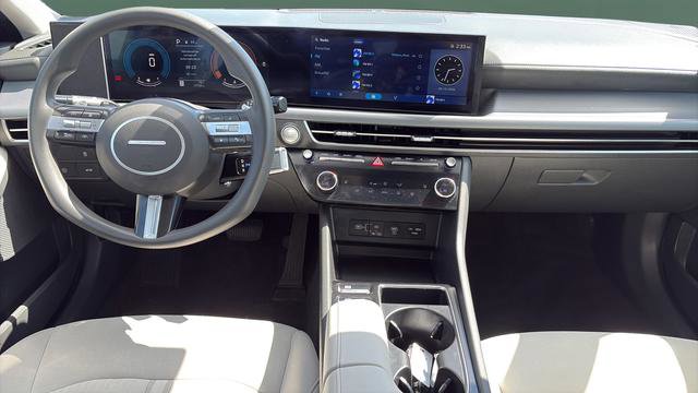 Used 2025 Hyundai Sonata SEL FWD image 19