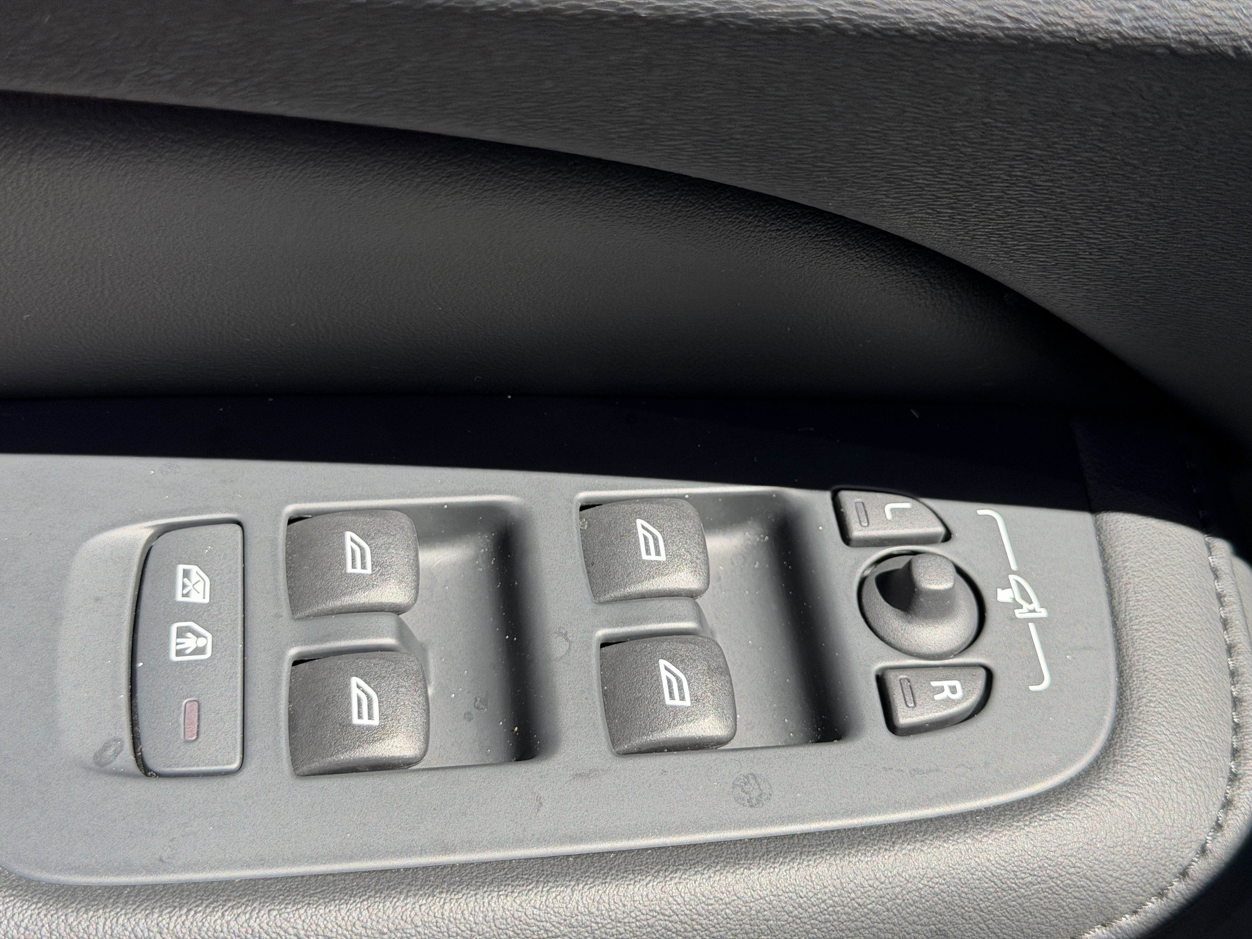 Certified 2023 Volvo S60 B5 Plus FWD image 17