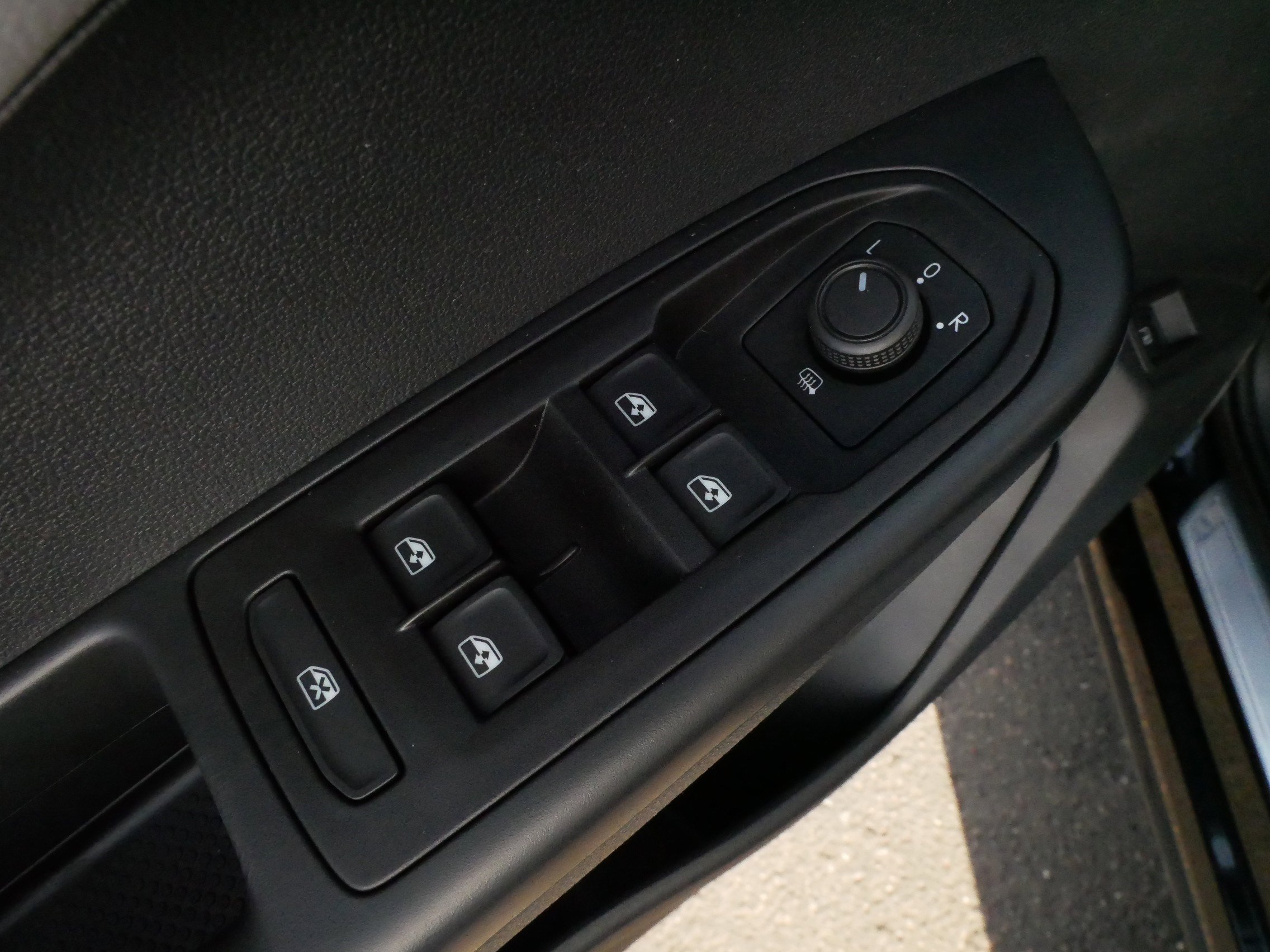 Certified 2024 Volkswagen Taos SEL image 19