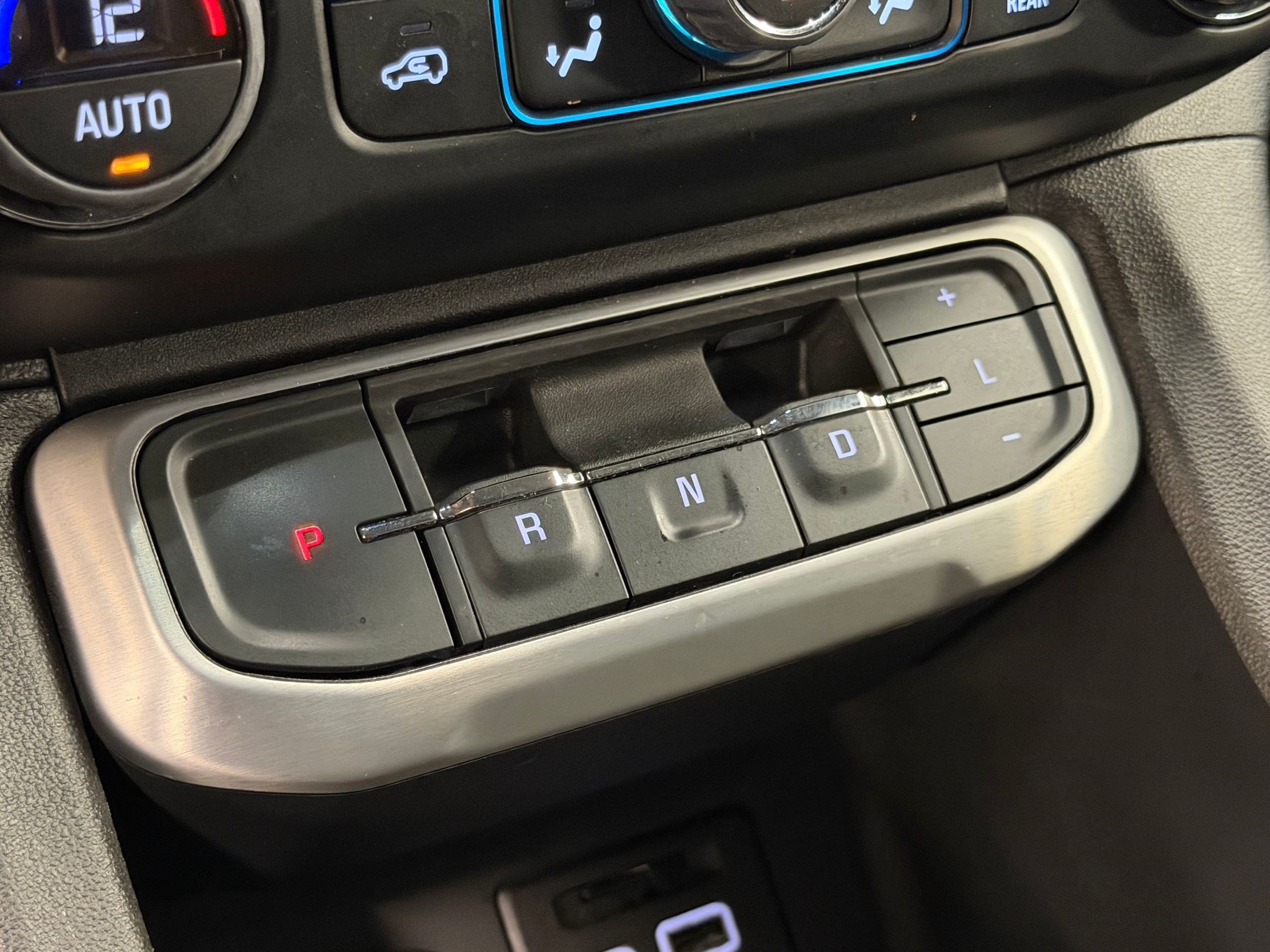 Used 2023 GMC Acadia SLT w/ Elevation Edition AWD/4WD image 17