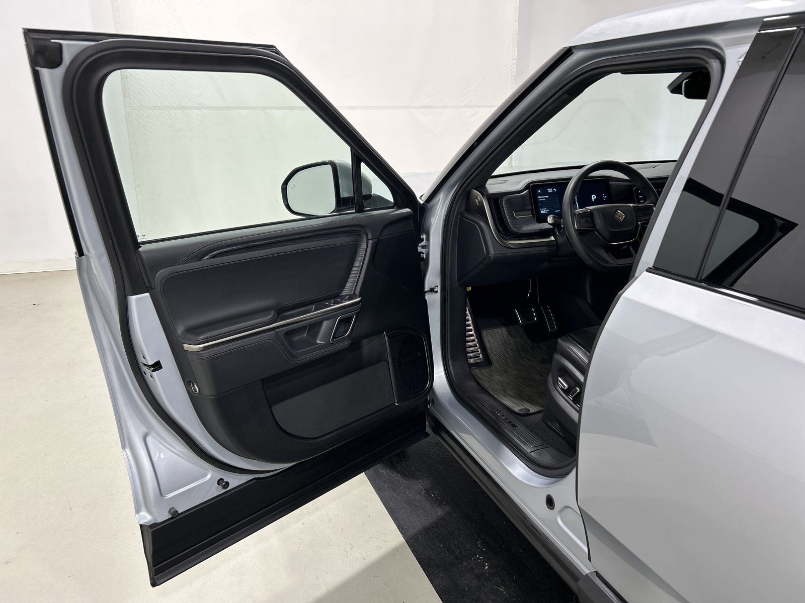 Used 2024 Rivian R1T Adventure Dual AWD/4WD image 16