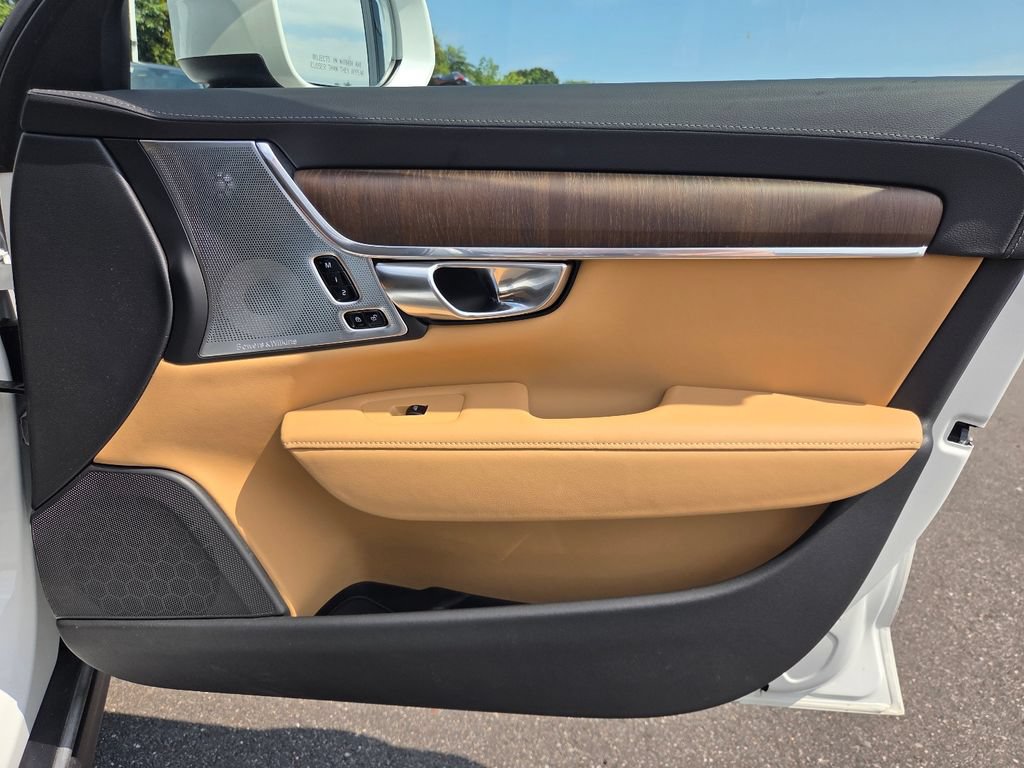 Used 2025 Volvo V90 B6 Cross Country Ultra w/ Protection Package Premier AWD/4WD image 29