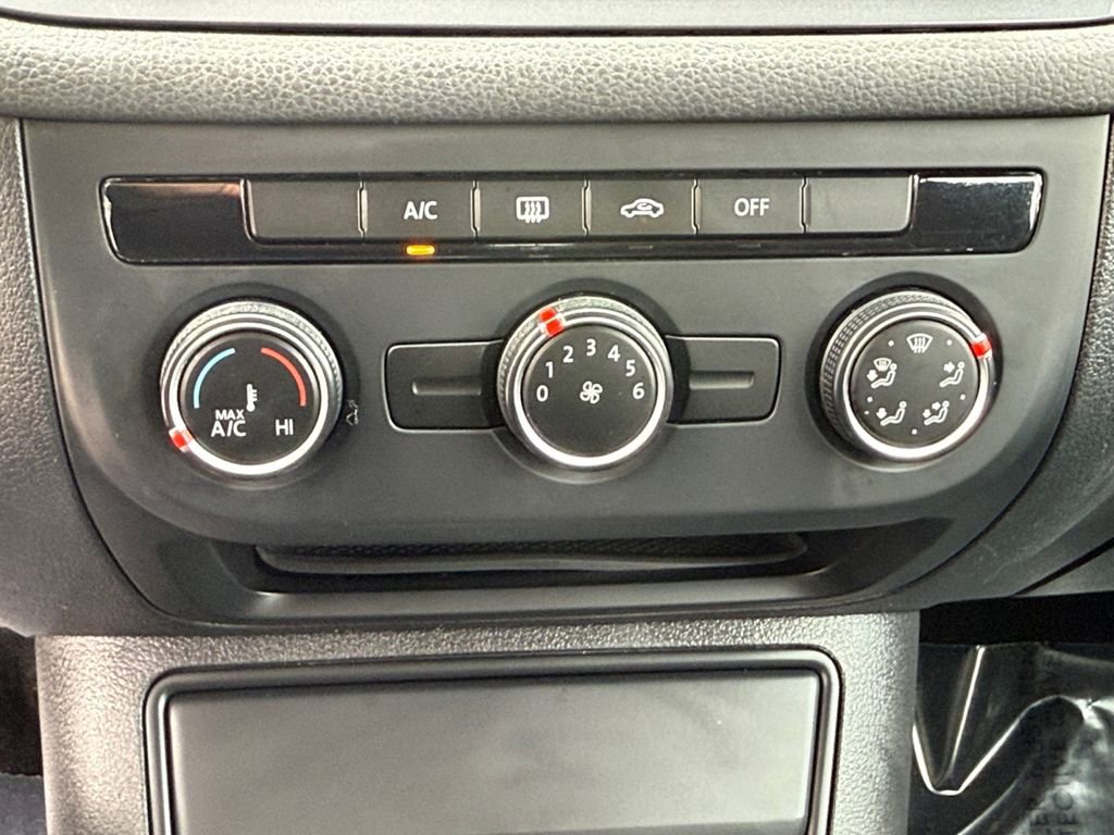 Used 2018 Volkswagen Tiguan Limited image 14