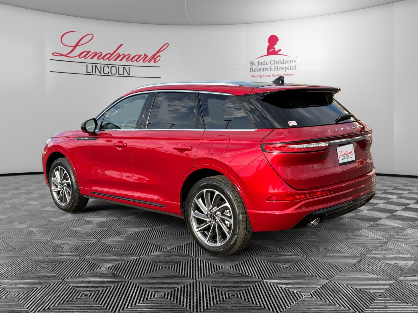 Certified 2024 Lincoln Corsair Grand Touring AWD/4WD image 3