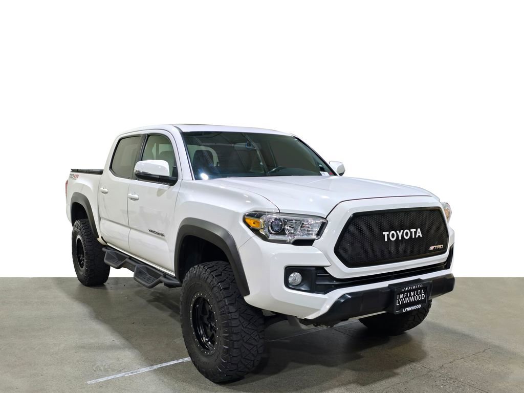 Used 2016 Toyota Tacoma TRD Off-Road image 3