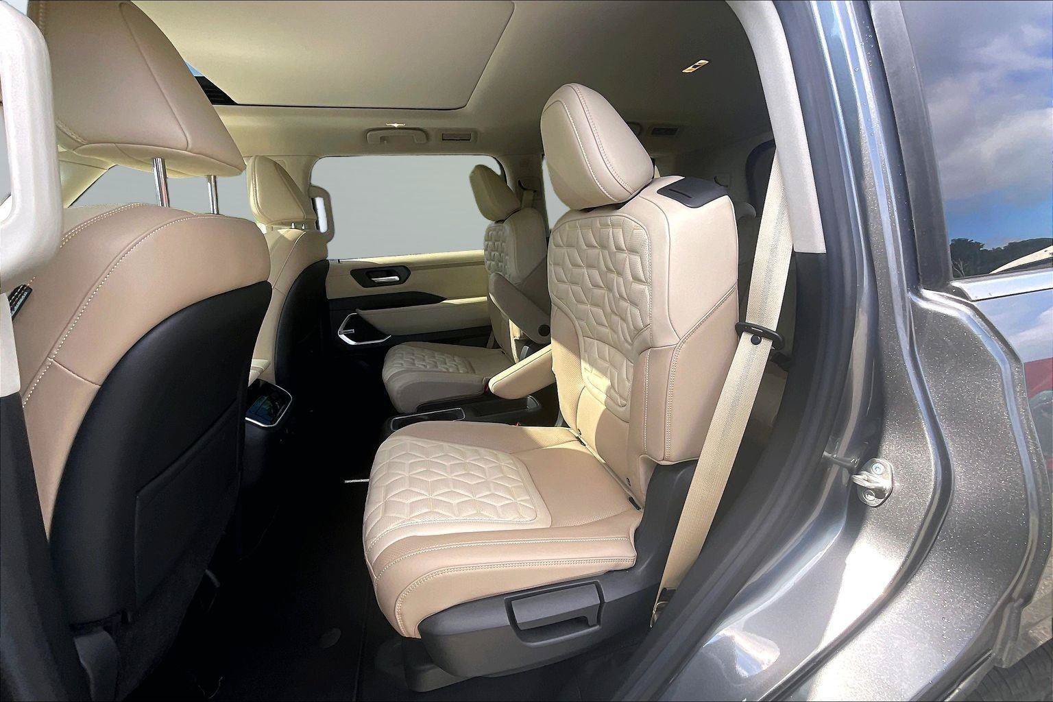 Certified 2025 Nissan Armada Platinum Reserve AWD/4WD image 26