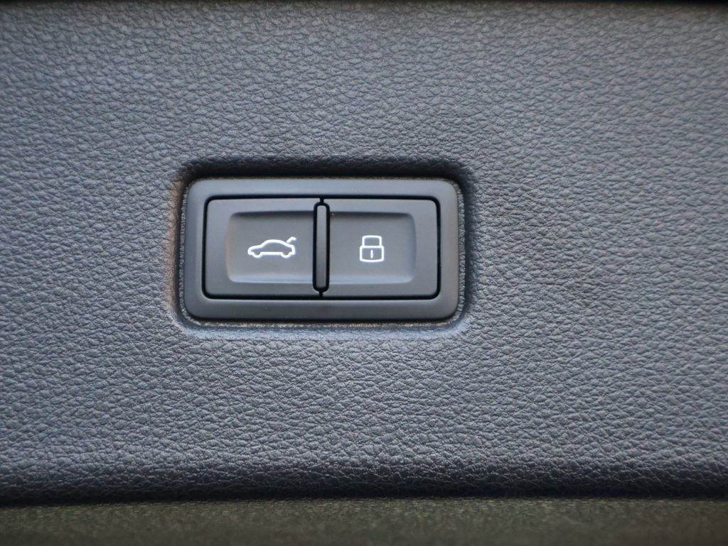 Used 2022 Audi SQ5 Prestige image 17