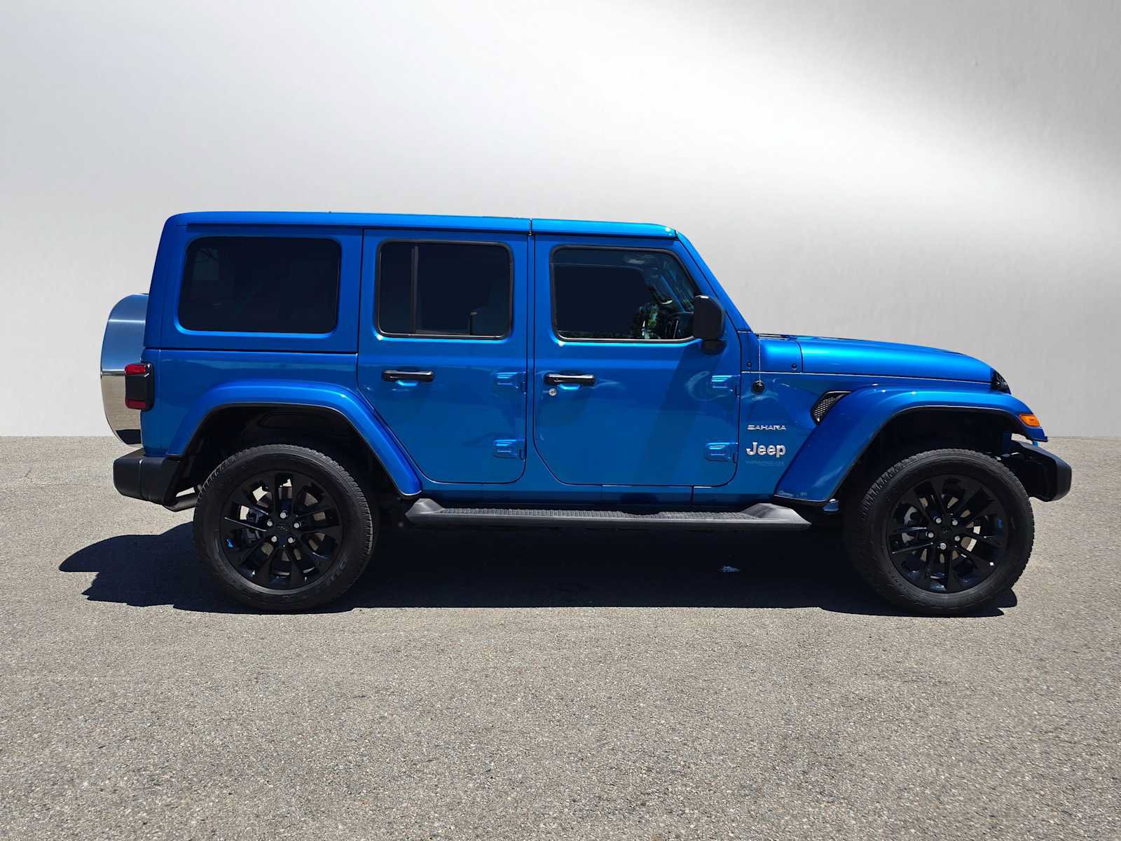 Used 2022 Jeep Wrangler Unlimited Sahara AWD/4WD image 2