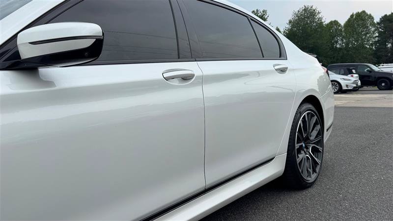 Used 2022 BMW 740i w/ M Sport Package RWD image 15