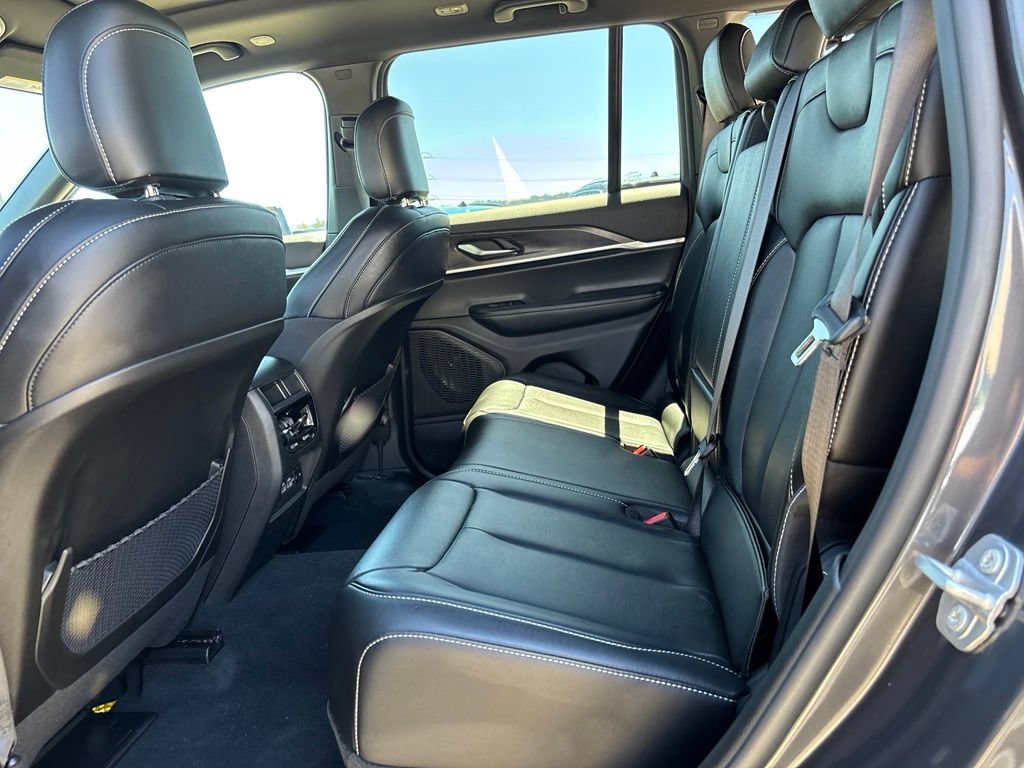 Used 2025 Jeep Grand Cherokee Limited w/ Black Appearance Package RWD image 25