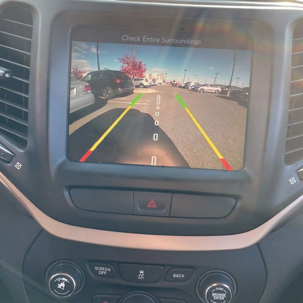 Used 2017 Jeep Cherokee Limited image 9