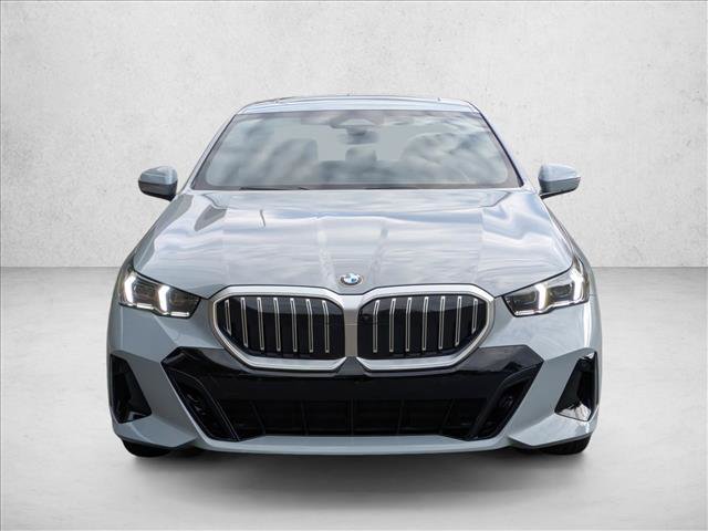 Used 2026 BMW 530i xDrive w/ M Sport Package AWD/4WD image 5