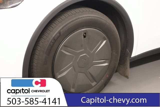 Used 2026 Tesla Model Y AWD image 6