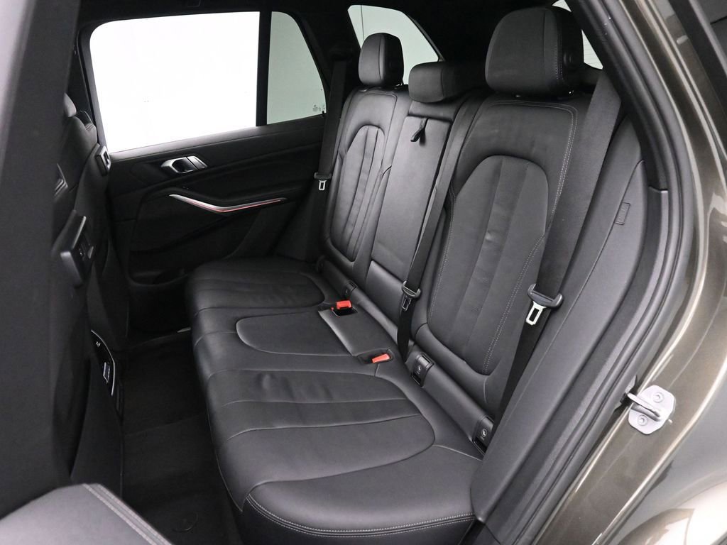 Used 2022 BMW X5 xDrive40i w/ M Sport Package image 19