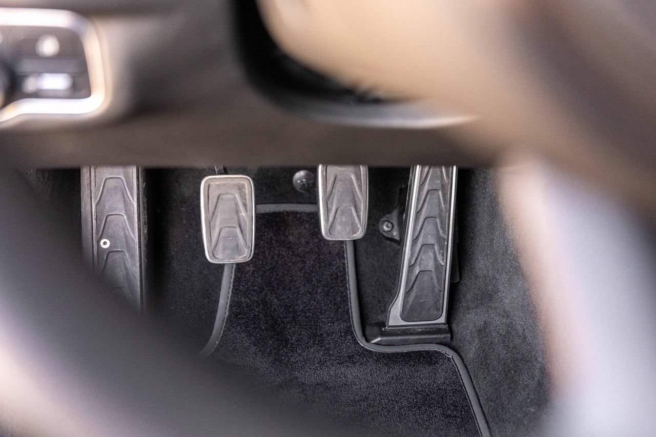 Used 2021 Aston Martin V8 Vantage Coupe RWD image 24