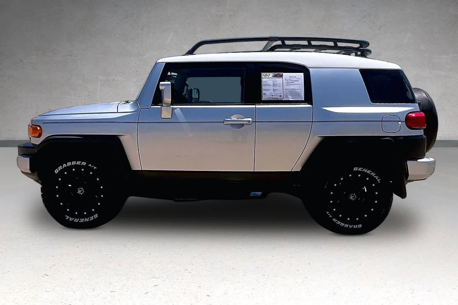 Used 2008 Toyota FJ Cruiser 4WD image 3